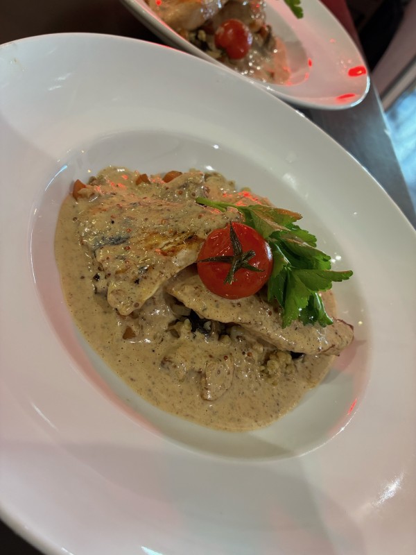 Émincé de volaille à la moutarde à l’ancienne boulgour aux légumes