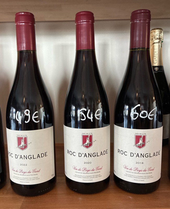 Vin rouge, Roc d’Anglade, Vin de pays du Gard, situé à Langlade