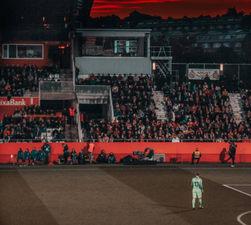 Où manger lors d'une compétition ou événement sportif sur Nîmes avec parking